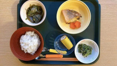 【戦慄】教諭、給食を残そうとした生徒に『とんでもない事』をしてしまう！！！！！