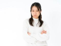 生活保護受給者「生活保護費が少なすぎる！食事は1日2回、洗濯は週1しかできない」
