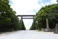 【悲報】靖国神社、境内でのコスプレ衣装・軍装の着用禁止を発表