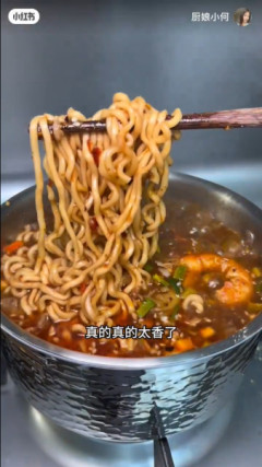 【動画】中華美女が自宅で作るインスタントラーメンが想像を遥かに超える豪華さ