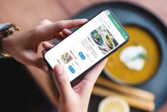 【悲報】飲食店でスマホ操作しながら飯食ってる奴いるじゃんｗｗｗｗｗｗｗｗｗｗ