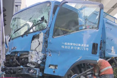 ごみ収集車「燃えるゴミの中にペットボトルや段ボールや中華鍋やドラム缶やテレビが入ってる！」