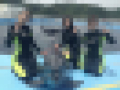【画像】水着女の子「はい、好きに触っていーよ？笑」