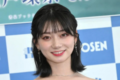 【画像】瀬戸環奈さん、一般男性と並ぶとスタイルの良さが際立ちすぎるｗｗｗｗ