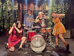 【悲報】女性4人組人気バンドさん、公演中に観客へギターを投げて7針縫わせる・・・・・・・・・