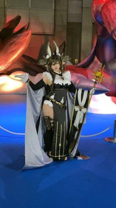 【動画あり】 とんでもなく魅力的なコスプレイヤーさん、見つかってしまうｗｗｗｗｗｗｗｗ