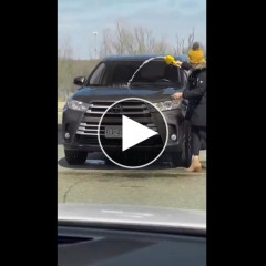 【動画あり】　女さん「うーん車汚いなぁ…綺麗にしなきゃ♥」ｼﾞｮﾎﾞﾎﾞﾎﾞﾎﾞ
