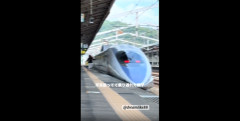 【悲報】写真を撮ってて乗り遅れた親子、発狂して新幹線を緊急停車させてしまう