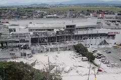 イオン、爆発事故で遺族に補償方針　「会社の責任です」イオンモール社長らが謝罪