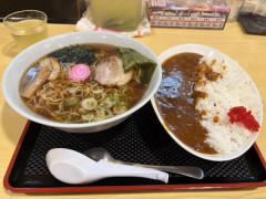 【朗報】この安っぽいラーメンとカレーセットを見てよ