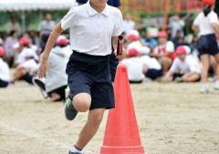 【画像】体育祭でJKに抱き着く男子生徒ｗｗｗｗｗｗｗｗｗｗｗｗ