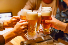 【動画】会社の飲み会の二次会でハメを外しすぎてしまう女性社員ｗｗｗ