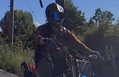 狂ったバイク乗りが◯◯する恐怖映像、公開される