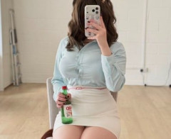 【ウマ娘】海外レイヤーさんによるライトハローさんのコスプレ、再現度が高すぎる。←「胸のボタンが弾け飛びそう…」