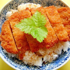 【悲報】世界3大丼がこれ