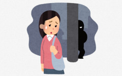会社員男性（35）、女性宅の玄関ドア越しに「下半身を1万円で見てもらえないか」と言ったため逮捕される