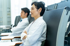 【画像】医学論文「12歳の女の子の膀胱におしっこ注入したら810mlで限界お漏らししたよ･････」⇒！！！