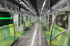 【調査】「おじさんが電車で隣に来ても平気？」 　イマドキの高校生はどう考えているのか？