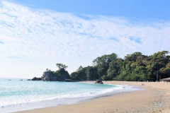 【悲報】高知の海で流された母を助けに行った18歳の息子が死亡