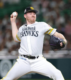 【ソフトバンク】スチュワート、右膝を痛めて１回１／３を２失点で降板　１４日に病院で検査へ