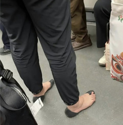 高級ブランドのサンダル、もうめちゃくちゃ