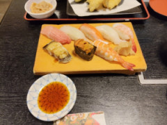 回らない寿司いったで