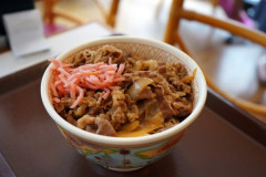 【呆然】深夜牛丼屋にてぼく「(遅いな…)すみません、あと何分でできますか？」店員「あと15分くらいですね」ぼく「キャンセルで」⇒結果！！！