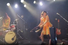 【驚愕】 ギターを客席に投げて揉めてるガールズバンドさん、投げ方が完全に殺し技・・・