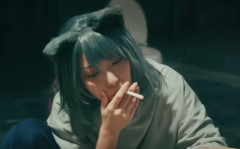 【画像】アニメ『ヤニねこ』OP主題歌「なんもねえ」のMV公開　→　なんと声優の夏吉ゆうこさん・稲田徹さんがコスプレ出演！原作者やアニメ監督まで実写顔出し出演ｗｗｗｗｗ