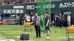 井口さんとサブロー監督、仲良く談笑