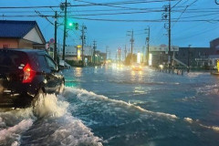【千葉豪雨】柏市で1時間約110ミリの猛烈な雨、冠水道路で軽乗用車が『水没する』深刻な被害が発生