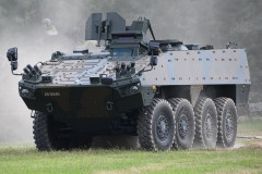 AMVパトリア装輪装甲車と機動戦闘車、安かったんだな…10式戦車は価格上昇！