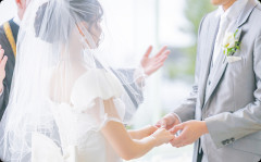 メイクさんと司会者さんは私の結婚式をブチ壊すよう指示され、お金で買収されていて・・・
