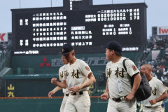 【悲報】神村学園の小田大介監督、ベンチで点取られた投手に罵倒してるのがテレビに映ってしまい、批判殺到してしまうwww