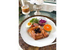 「←私の朝食　兄の朝食→」　帰省の翌朝に母が用意した手料理がすごすぎる　「ホテル並み」の食卓に羨望の声「このおうちに帰省したい」
