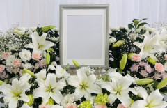 【葬式】じいちゃんの遺言「葬式やらんでいい、どうしてもやりたいなら家族葬で一番安いのでいい、坊さんは呼ぶな、もし戒名決めるなら適当にやれ」