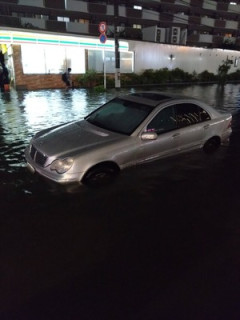 【緊急】大雨で車水没したけど保険対象外らしくて泣いてる