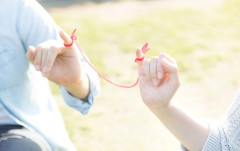 【セコケチ結婚式】義弟夫婦が地区センターで結婚式やるんだって。１時間数百円で貸してくれる。会費制じゃなくてご祝儀制でいくら包めばいいのか悩む。私の時はもらってないけどね。