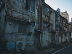 市役所「お前んち古すぎる。建て直せ」ワイ「…(無視)」市役所「話を聞いてくれ！」ワイ「…(無視)」⇒結果！！！！