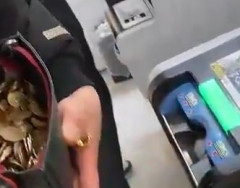 【動画】ベトナム人さん、セルフレジで小銭を大量に入れまくってバズるｗｗｗｗ