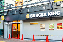 【悲報】バーガーキング、「素手」でハンバーガー作って炎上ｗｗｗｗｗｗｗｗｗｗｗｗｗｗｗｗｗｗｗｗｗｗｗｗｗｗｗｗ