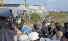 【衝撃映像】撮り鉄を轢き殺そうとした男性（55）が殺人未遂で逮捕される