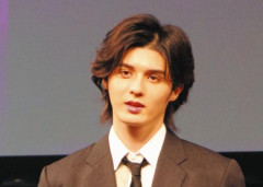 【画像】イケメン配信者さん、上半身を晒すも何かおかしいと話題に→2600万バズwwwwwwwwwwww