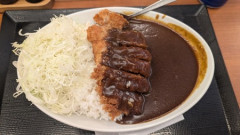 【朗報】かつや、うっかりこのクオリティのカツカレーを840円で出してしまう