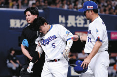 死球の中日・村松開人は右肩甲骨骨折　井上監督「陥没しているような形」　復帰は最短で2週間…逆転CSへ痛い離脱