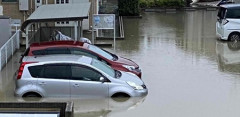 【自動車】豪雨災害で車水没したけど保険対象外らしくて泣いてる