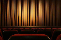 ぼく「映画見ようよ。吹き替えで良い？」嫁「ダメ！！！絶対字幕！！！」