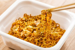 【悲報】カップ焼きそば、全然進化しない