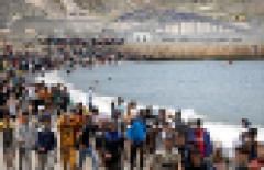 【衝撃】セウタへ越境した移民「3カ月待てばスペイン本土へ行ける」“移民兵器化”を疑う証言も
