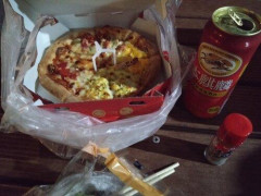 【朗報】いつも公園で飲んでるおっさん🍺🤗🍕🍉